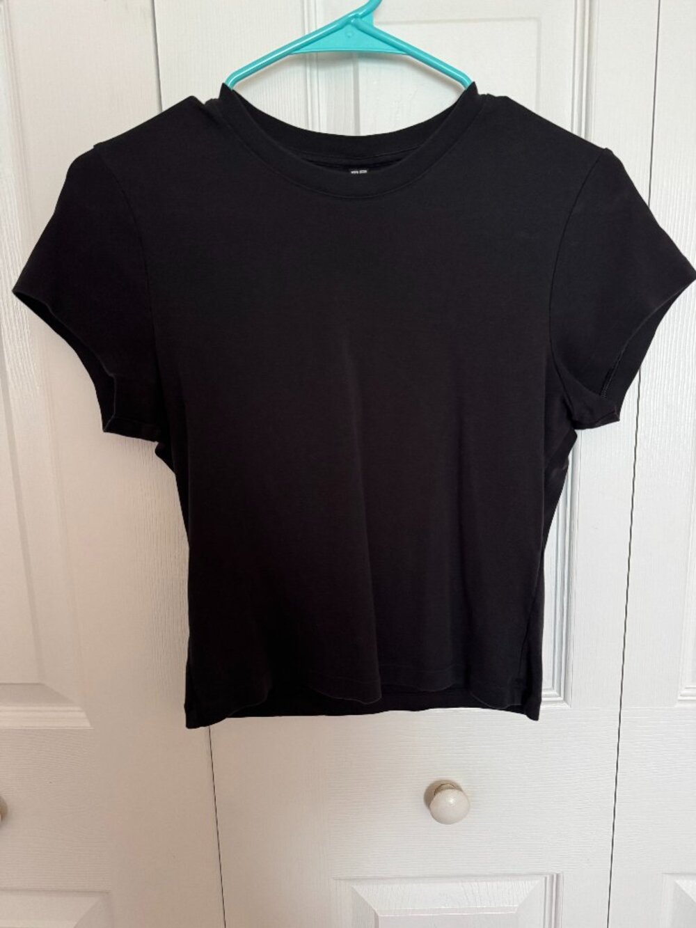 Uniqlo Black Cropped Mini Tshirt - Size Medium